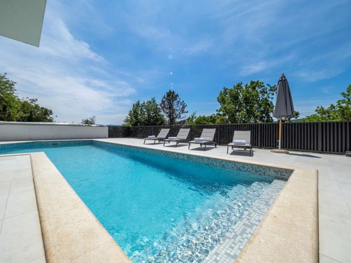 Image No.5-3 Bed Property for sale