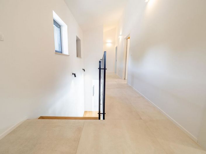 Image No.9-3 Bed Property for sale