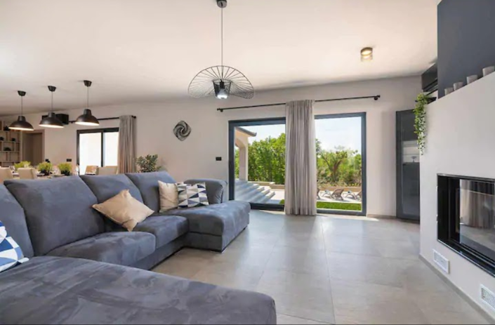 Image No.11-4 Bed Property for sale