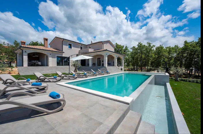 Image No.4-4 Bed Property for sale