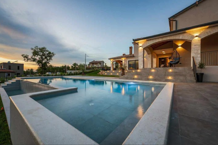 Image No.6-4 Bed Property for sale