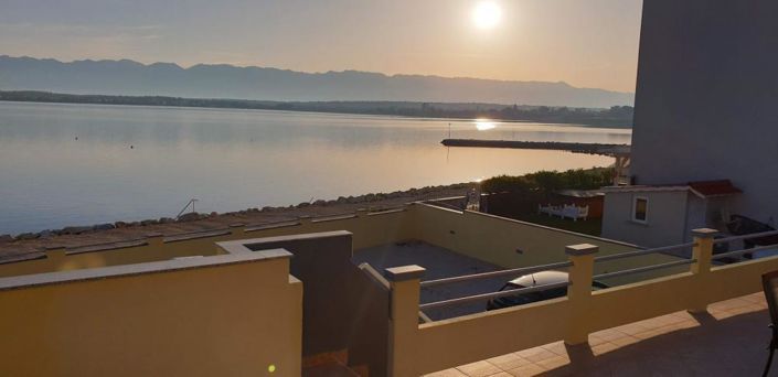 Image No.1-6 Bed Property for sale