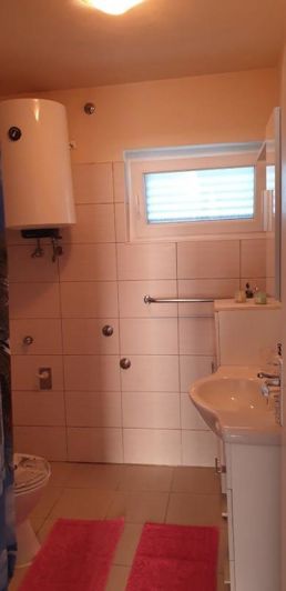 Image No.10-6 Bed Property for sale