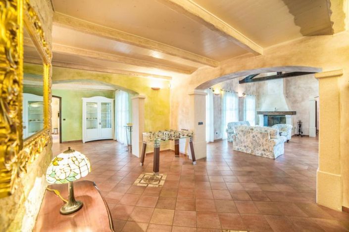 Image No.17-4 Bed Property for sale