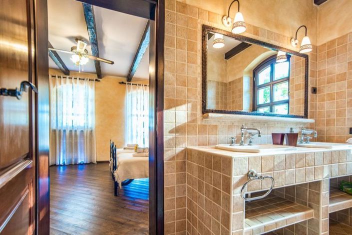 Image No.22-4 Bed Property for sale