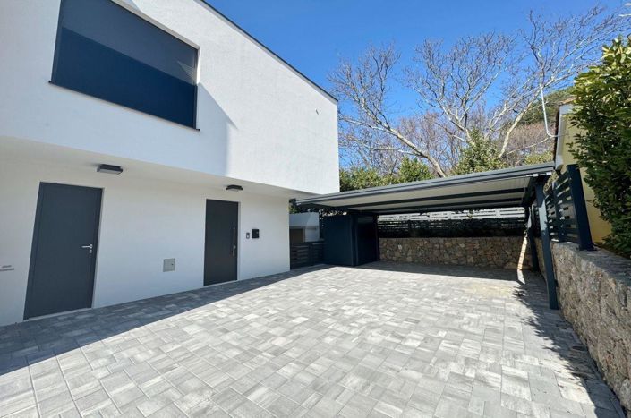 Image No.14-4 Bed Property for sale