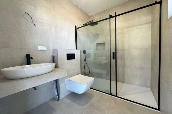 Image No.18-4 Bed Property for sale