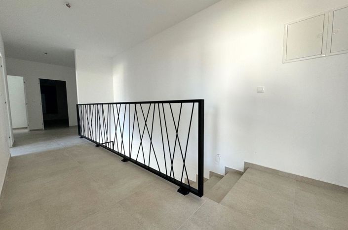 Image No.23-4 Bed Property for sale