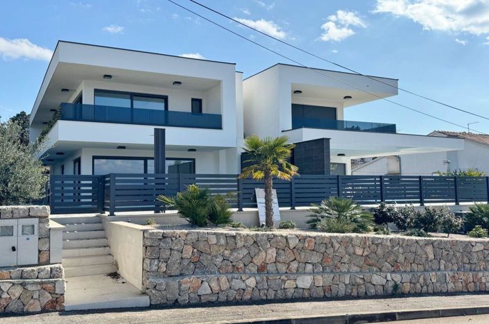 Image No.9-4 Bed Property for sale