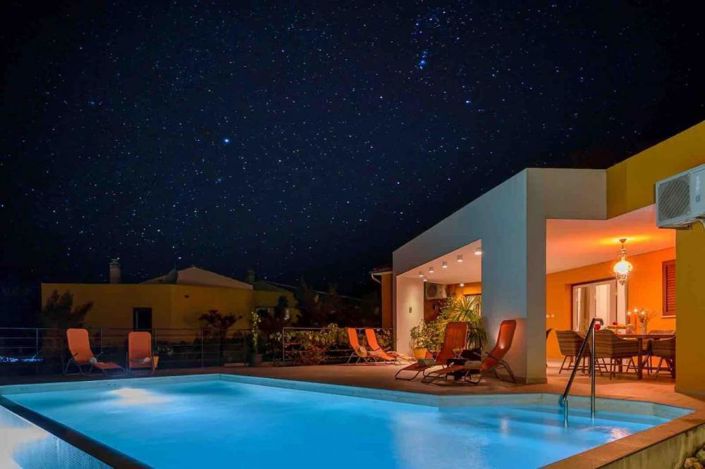 Image No.1-6 Bed Property for sale