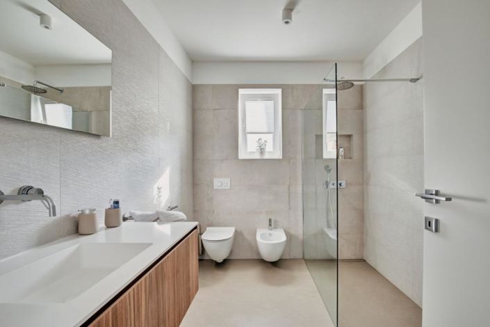 Image No.10-4 Bed Property for sale