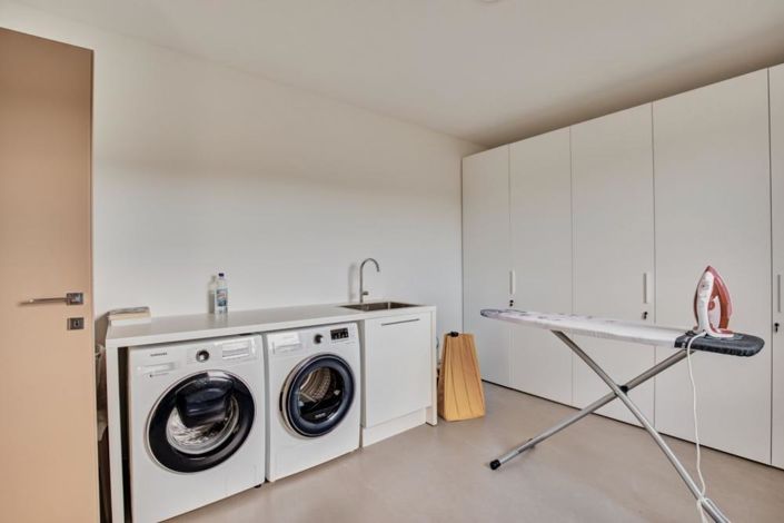 Image No.11-4 Bed Property for sale