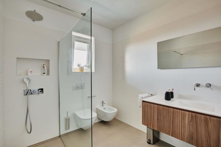 Image No.8-4 Bed Property for sale