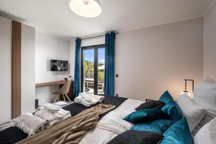 Image No.15-3 Bed Property for sale