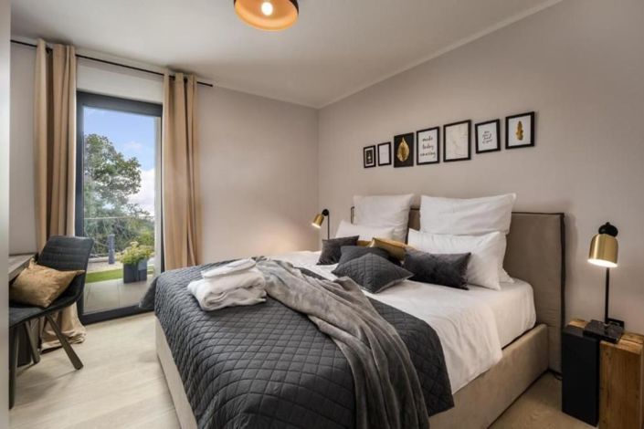 Image No.19-3 Bed Property for sale