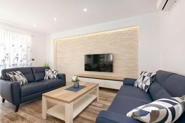 Image No.13-6 Bed Property for sale