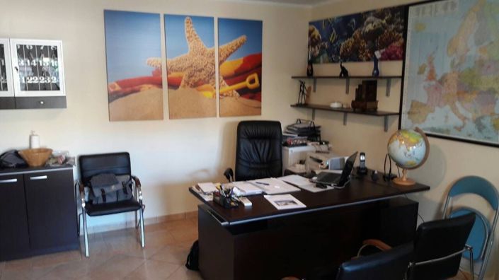 Image No.9-19 Bed Property for sale