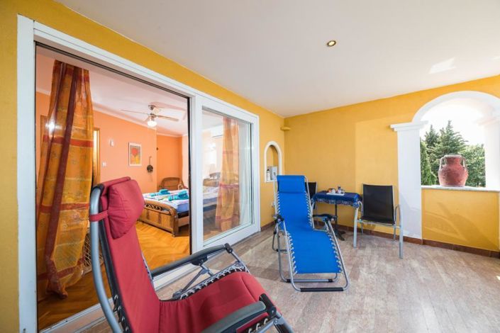 Image No.10-9 Bed Property for sale