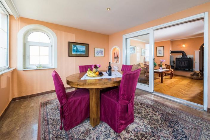 Image No.11-9 Bed Property for sale