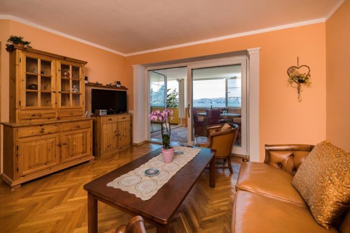 Image No.14-9 Bed Property for sale