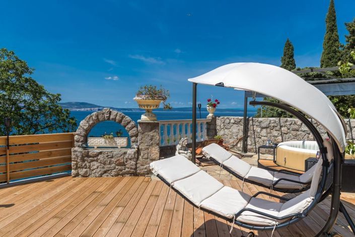 Image No.16-9 Bed Property for sale