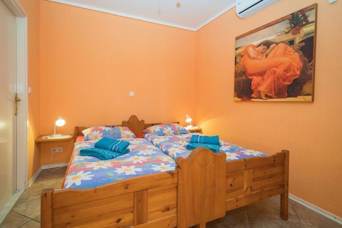 Image No.21-9 Bed Property for sale