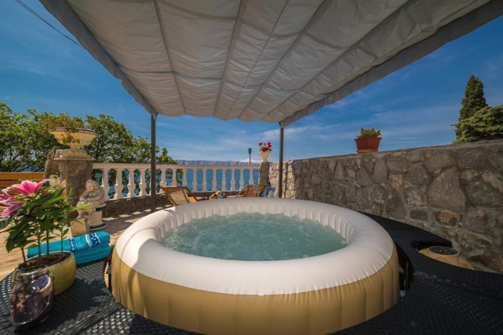 Image No.24-9 Bed Property for sale