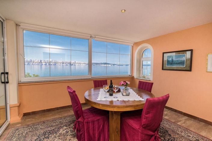 Image No.8-9 Bed Property for sale