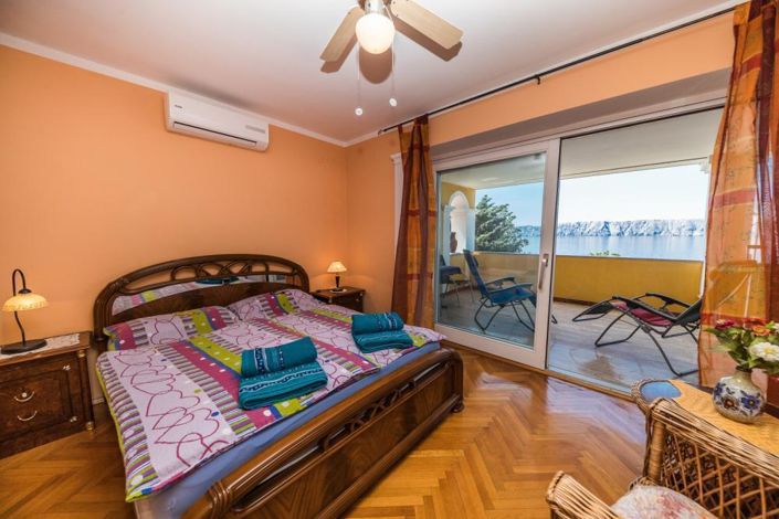 Image No.9-9 Bed Property for sale