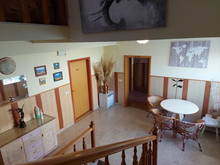 Image No.10-18 Bed Property for sale