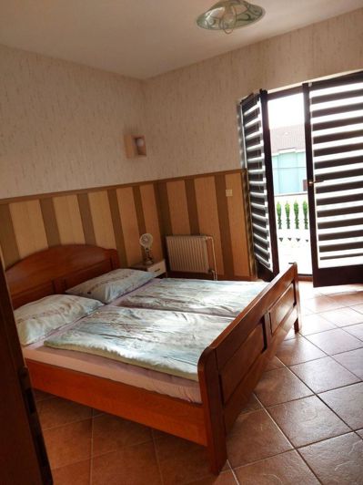 Image No.14-18 Bed Property for sale