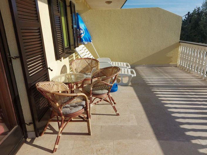 Image No.8-18 Bed Property for sale