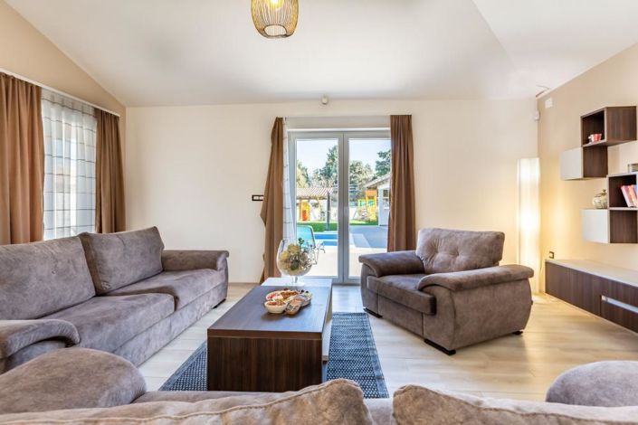 Image No.10-3 Bed Property for sale