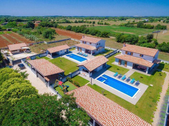 Image No.1-6 Bed Property for sale