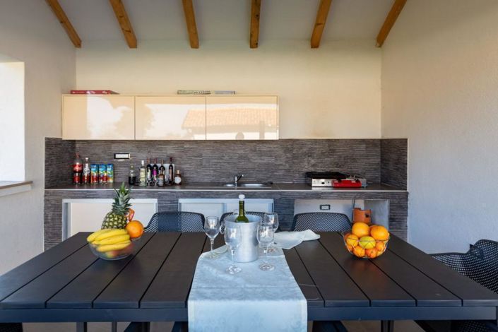 Image No.14-6 Bed Property for sale