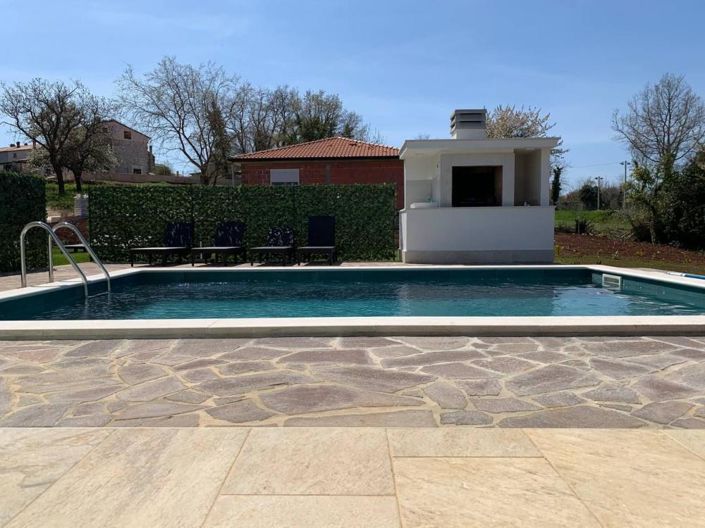 Image No.11-3 Bed Property for sale