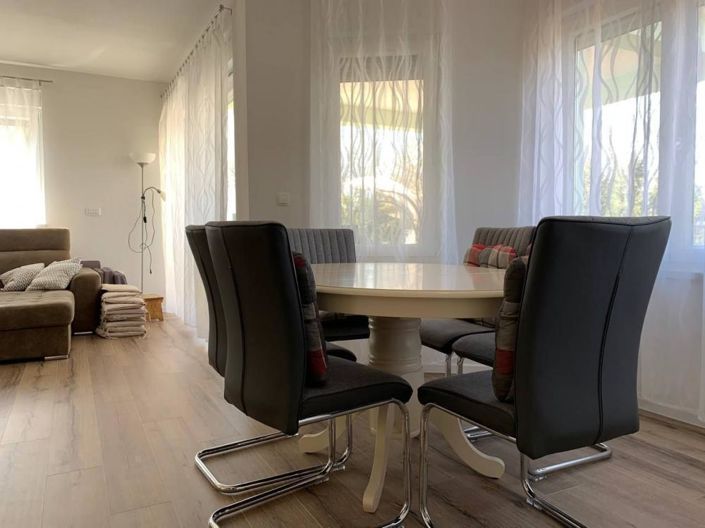 Image No.19-3 Bed Property for sale