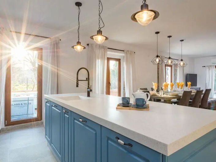 Image No.13-4 Bed Property for sale