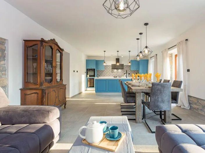 Image No.4-4 Bed Property for sale