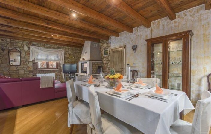 Image No.10-3 Bed Property for sale