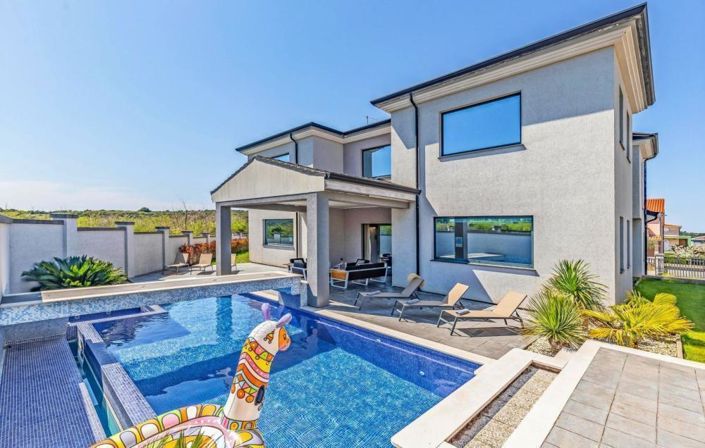 Image No.10-4 Bed Property for sale