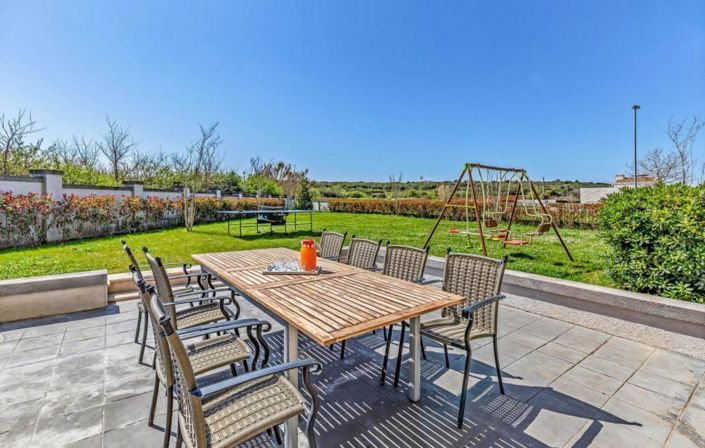 Image No.11-4 Bed Property for sale