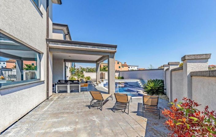 Image No.6-4 Bed Property for sale