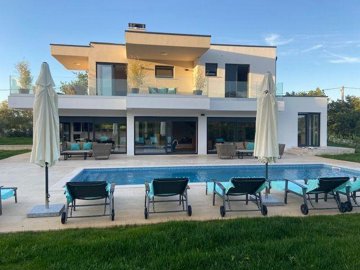 1 - Porec, Property