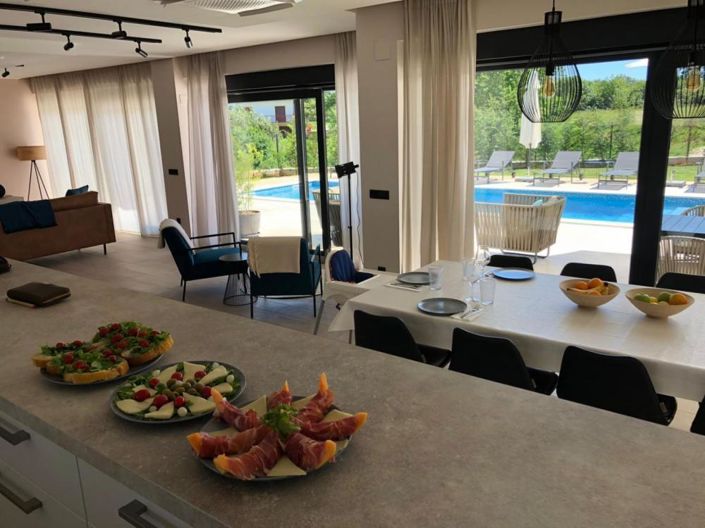 Image No.10-4 Bed Property for sale