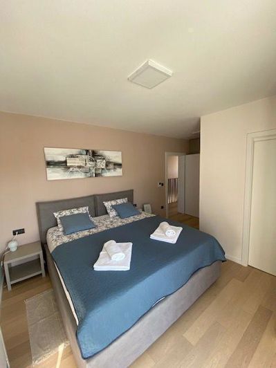 Image No.16-4 Bed Property for sale