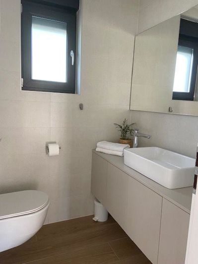 Image No.17-4 Bed Property for sale