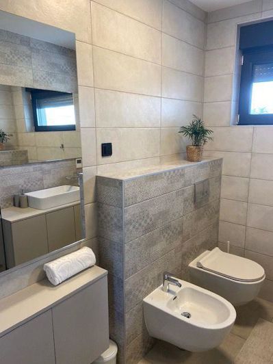 Image No.19-4 Bed Property for sale