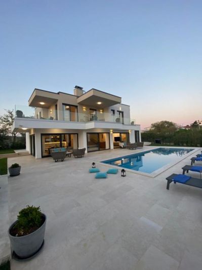 Image No.4-4 Bed Property for sale