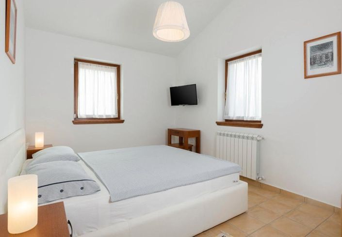 Image No.19-4 Bed Property for sale